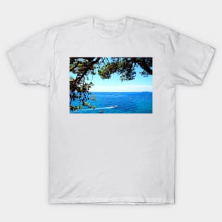 View in Positano with large and small boats skimming the Tyrrhenian Sea T-Shirt